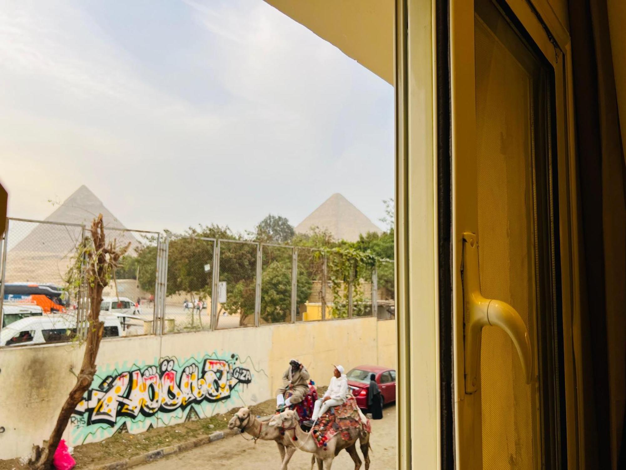 Great Scarab Pyramids View Otel Kafret el-Gabal Dış mekan fotoğraf